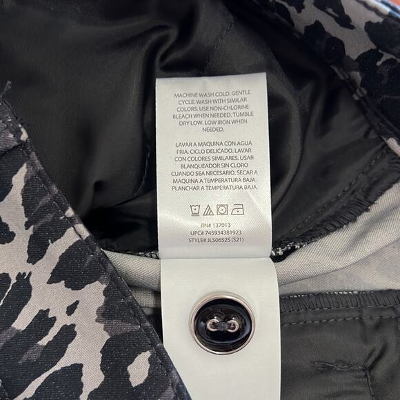 Isaac Mizrahi Leopard Print Tailored Shorts Size 6 Casual Animal Print - Picture 7 of 11